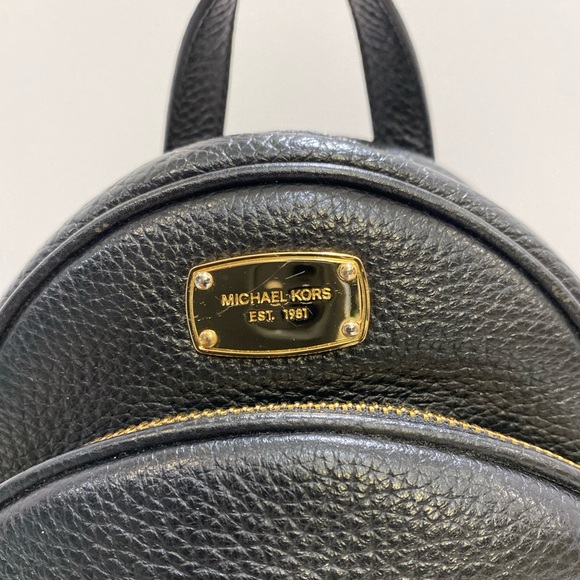 🚨SOLD 🚨👜MICHEAL KORS ✨semi new✨ MINI BACKPACK - Picture 4 of 13